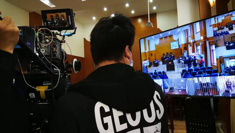 AI生成VS人工创意——利川市广告片拍摄公司的技术浪漫主义实践
